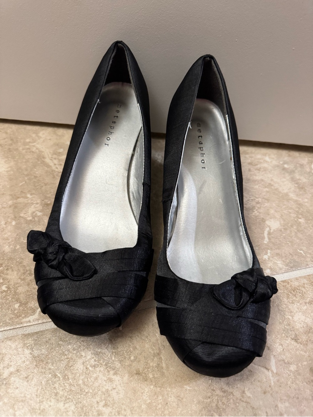 Metaphor Black Satin Pleated Bow Pumps - Women’s 9